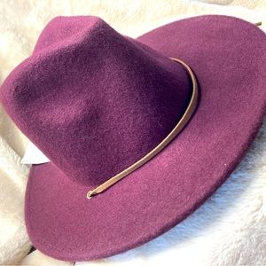 Brand new, tags attached Kensie, Burgundy, wool OS Fedora